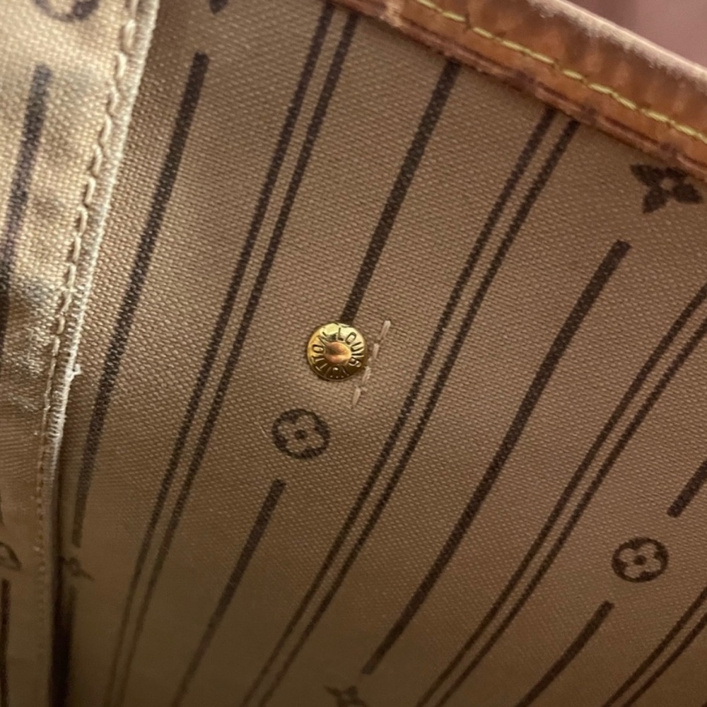 Louis Vuitton GM Never full - Picture 10 of 16